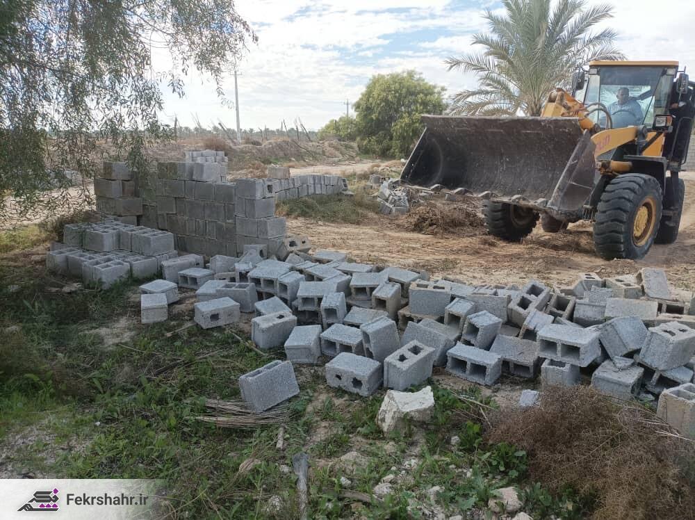 تخریب ساخت و ساز‌های غیر مجاز با رویکرد مشارکت متشاکیان در دشتستان + تصاویر