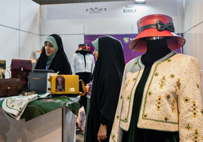 کراوات و کلاه زنانه به‌جای محصولات حجاب و عفاف در نمایشگاه مد و پوشاک خلاق؟! + تصاویر