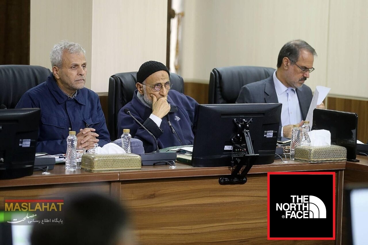 کاپشن میرسلیم در جلسه مجمع تشخیص مصلحت نظام؛ برند آمریکایی کاپشن میرسلیم در جلسه مجمع تشخیص مصلحت نظام؛ برند آمریکایی