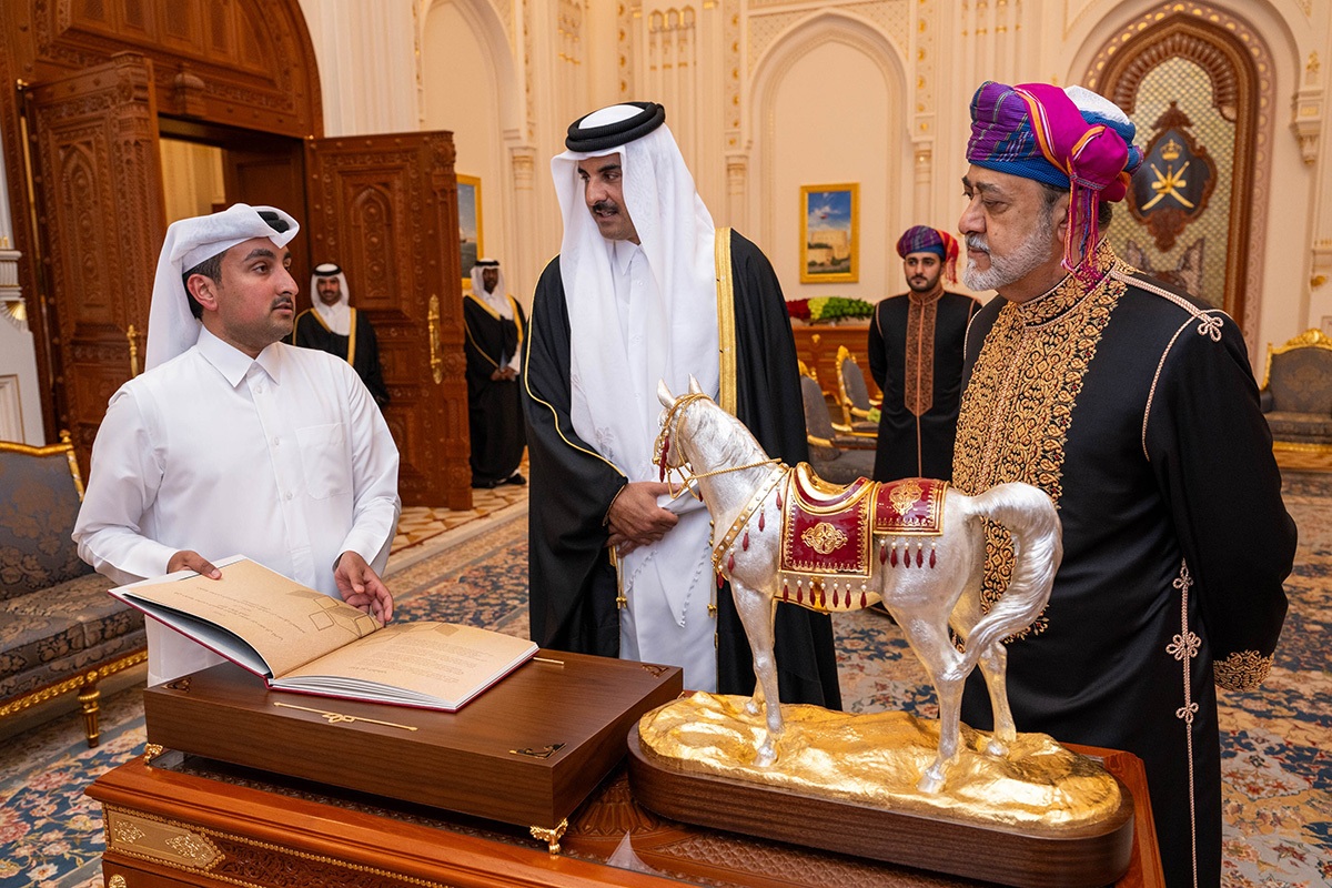 هدیه سلطان عمان به امیر قطر + عکس هدیه سلطان عمان به امیر قطر + عکس