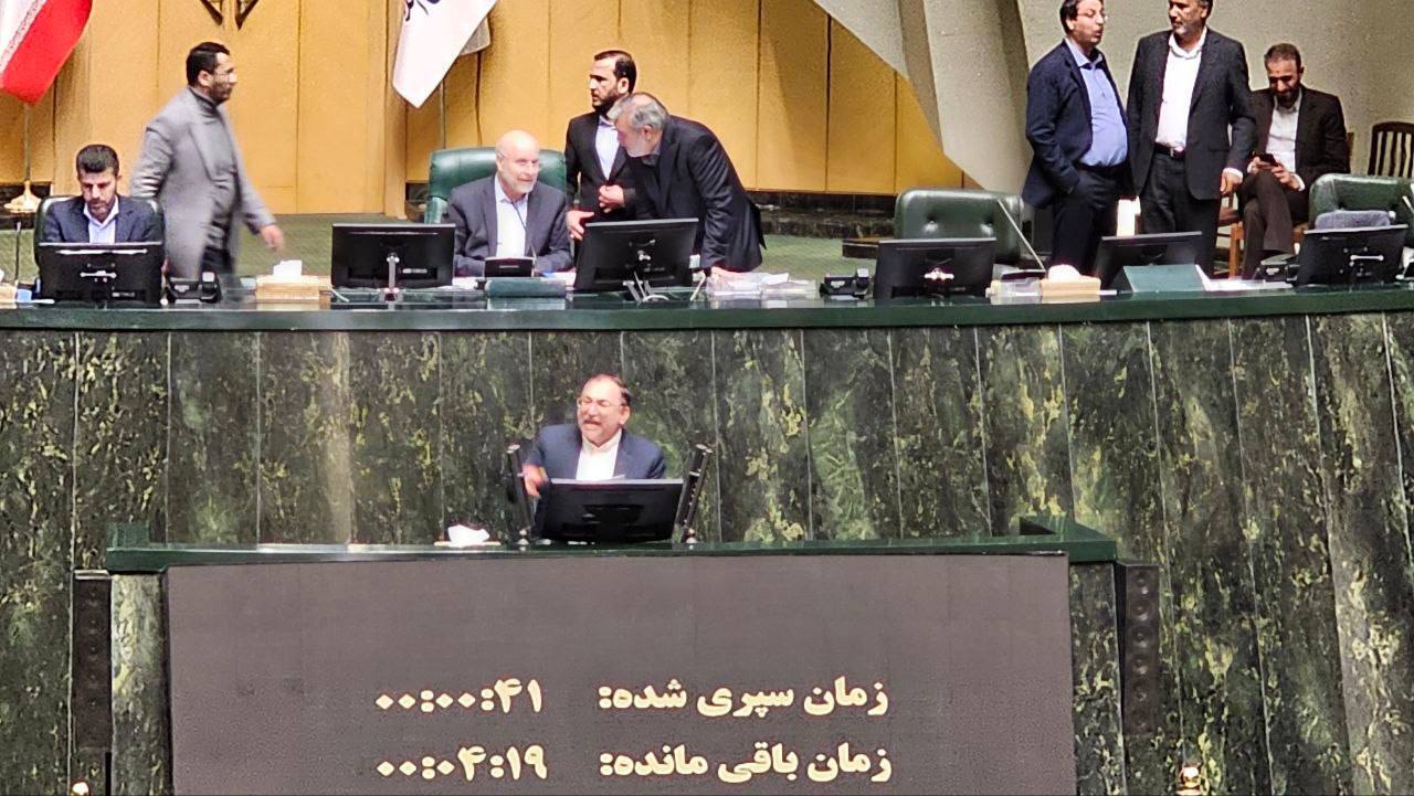 جلسه استیضاح همتی، وزیر اقتصادی و دارایی / سخنان نمایندگان مخالف و موافق