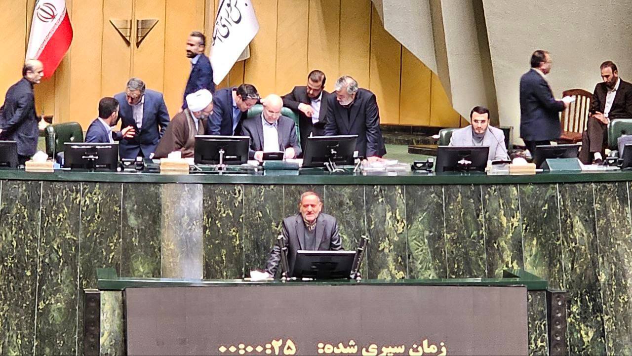 جلسه استیضاح همتی، وزیر اقتصادی و دارایی / سخنان نمایندگان مخالف و موافق