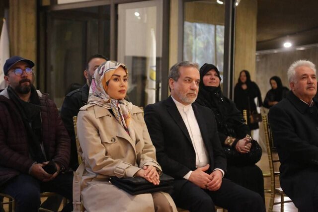 وزیر خارجه و همسرش در نمایشگاه نقاشی + تصاویر