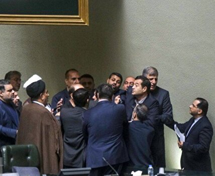 عکس/ تصاویری از درگیری‌های امروز مجلس