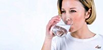 فواید شگفت‌انگیز نوشیدن آب گرم در تابستان
