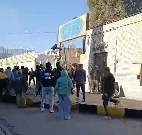 حمله به فرمانداری فسا در استان فارس (+ عکس) / دادگستری فسا: ۴ مهاجم بازداشت و ۳ مامور زخمی شدند