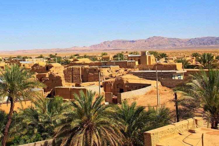 این مرد تنها ساکن روستای عروسان است + تصاویر