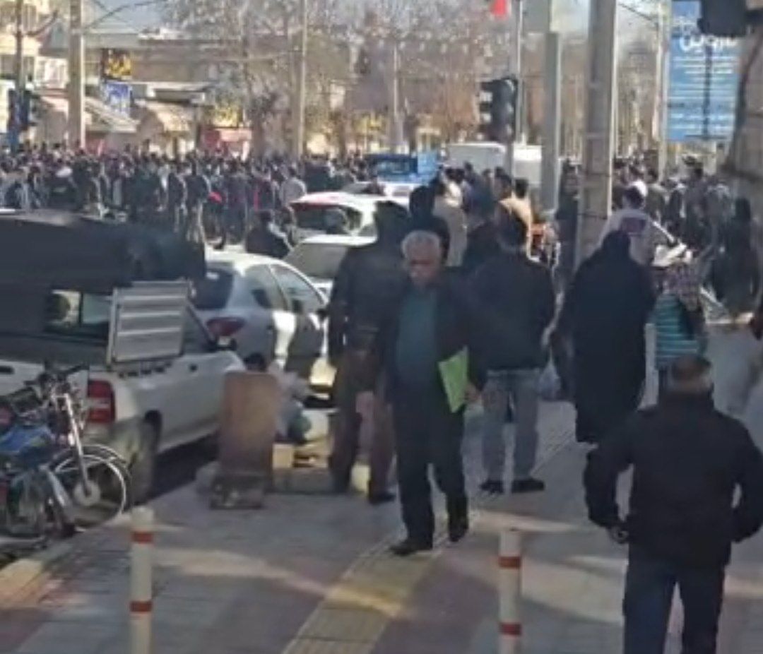 فارس: ۳ کشته و ۱۷ زخمی در حمله به مقر پلیس در ازنای لرستان/کشته شدن ۲ نفر در تجمع امروز لردگان / آتش زدن دفتر یک امام جمعه/شهادت یک بسیجی در ناآرامیهای کوهدشت لرستان (+عکس) / اطلاعیه سپاه: ۱۳ بسیجی زخمی شدند/ دادستان کوهدشت: ۲۰ نفر در جریان اغتشاشات دیشب بازداشت شدند فارس: ۳ کشته و ۱۷ زخمی در حمله به مقر پلیس در ازنای لرستان/کشته شدن ۲ نفر در تجمع امروز لردگان / آتش زدن دفتر یک امام جمعه/شهادت یک بسیجی در ناآرامیهای کوهدشت لرستان (+عکس) / اطلاعیه سپاه: ۱۳ بسیجی زخمی شدند/ دادستان کوهدشت: ۲۰ نفر در جریان اغتشاشات دیشب بازداشت شدند