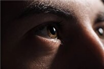 کشف ارتباط عجیب نحوه پلک زدن با شنوایی!