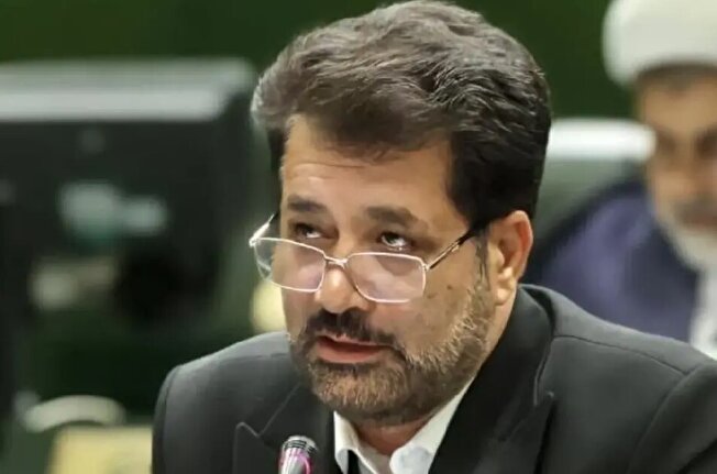 نماینده مجلس: تعداد ایرانیان فقیر تا آخر سال به ۵۵ میلیون نفر می‌رسد
