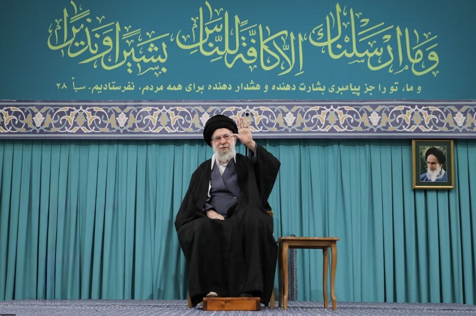 رهبری: ما آمریکا را مجرم میدانیم / عوامل فتنه چند هزار نفر از مردم را به قتل رساندند/ عدهی زیادی از فتنهگران دستگیر شدند / کمر فتنه شکست، کمر فتنهگر هم باید بشکند / معیشت مردم واقعاً مشکل دارد رهبری: ما آمریکا را مجرم میدانیم / عوامل فتنه چند هزار نفر از مردم را به قتل رساندند/ عدهی زیادی از فتنهگران دستگیر شدند / کمر فتنه شکست، کمر فتنهگر هم باید بشکند / معیشت مردم واقعاً مشکل دارد