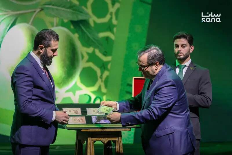 اسکناس جدید سوریه بدون تصویر پدر و پسر / گل و توت و زیتون و گندم و پرتقال به جای بشار اسد + تصاویر اسکناس جدید سوریه بدون تصویر پدر و پسر / گل و توت و زیتون و گندم و پرتقال به جای بشار اسد + تصاویر