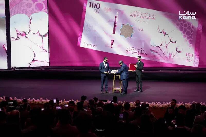 اسکناس جدید سوریه بدون تصویر پدر و پسر / گل و توت و زیتون و گندم و پرتقال به جای بشار اسد + تصاویر اسکناس جدید سوریه بدون تصویر پدر و پسر / گل و توت و زیتون و گندم و پرتقال به جای بشار اسد + تصاویر