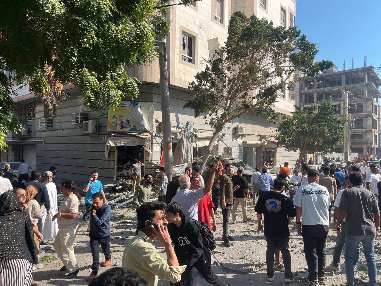 انفجار مهیب منزل مسکونی در بندر عباس/ علت نامعلوم و در دست بررسی / تکذیب ترور فرمانده نیروی دریایی سپاه/ ۱۴ مصدوم، ۱ فوتی + تصاویر (عکس و فیلم)