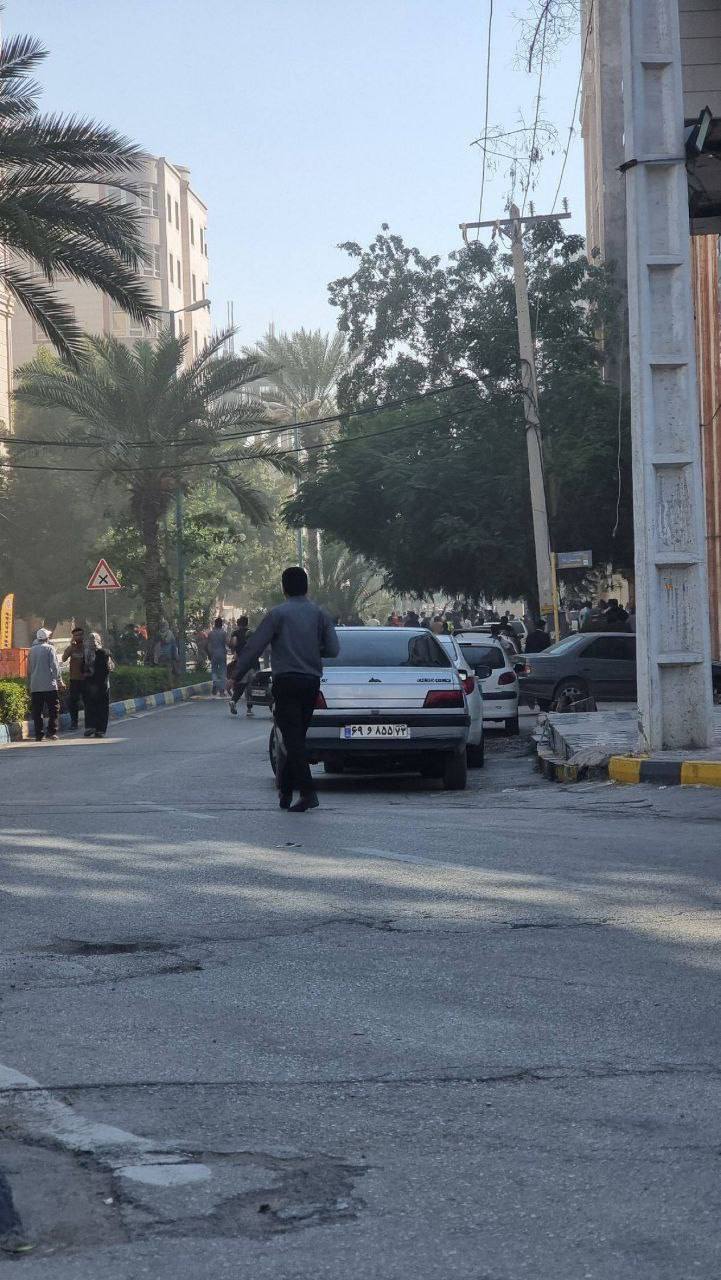 انفجار مهیب منزل مسکونی در بندر عباس/ علت نامعلوم و در دست بررسی / تکذیب ترور فرمانده نیروی دریایی سپاه/ ۱۴ مصدوم، ۱ فوتی + تصاویر (عکس و فیلم)