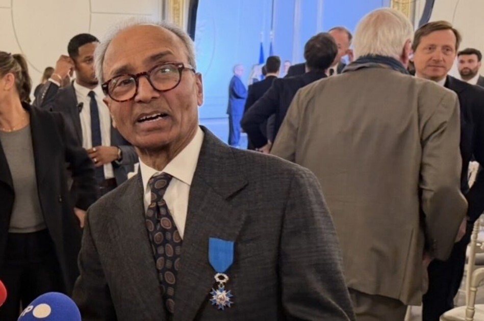 تقدیر از آخرین روزنامه فروش دوره گرد فرانسه / «علی اکبر» نشان شوالیه گرفت + تصاویر