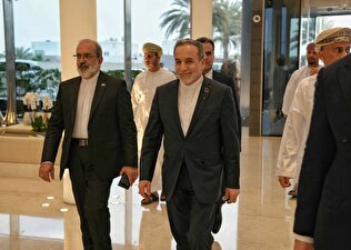 عراقچی: تغییر محل مذاکرات با واشنگتن در دور دوم، امری محتمل است/ موضع حاکمیتی ما رد انتقال اورانیوم به خارج از کشور است، [اما]آماده‌ایم که درصد غنی‌سازی را کاهش دهیم/ آمادگی خود را برای ماندن در مسقط به هر مدتی، برای رسیدن «سریع» به یک توافق واقعی، اعلام کردم