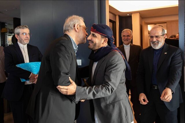 دیدار لاریجانی با سخنگوی انصارالله یمن در عمان + عکس