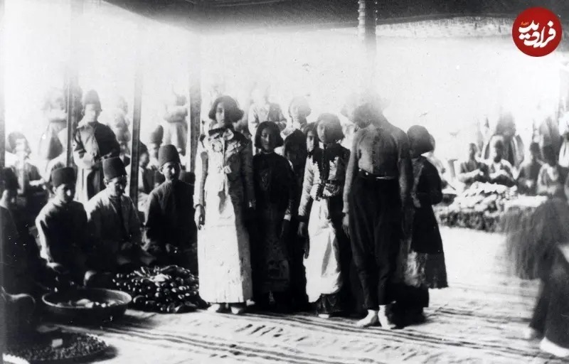 عکس/ «پسران رقاص» با لباس دخترانه در اردوی ناصرالدین شاه