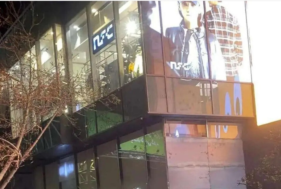 عکس/ پلمب کافه ساعدی‌نیا با ورق‌های فلزی