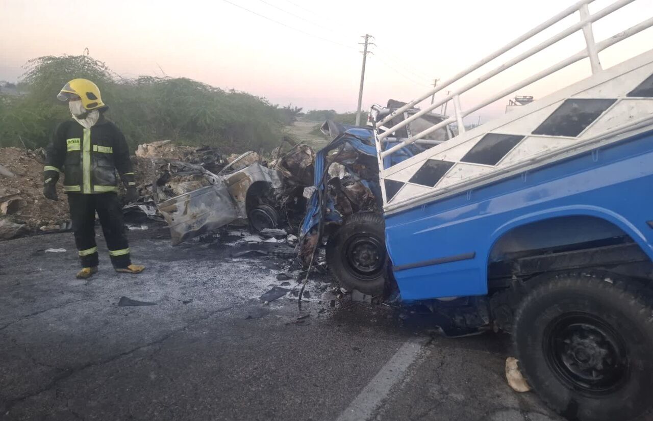 تصادف مرگبار در کمربندی دیر؛ آتش‌سوزی خودرو‌ها جان ۴ سرنشین را گرفت + تصاویر