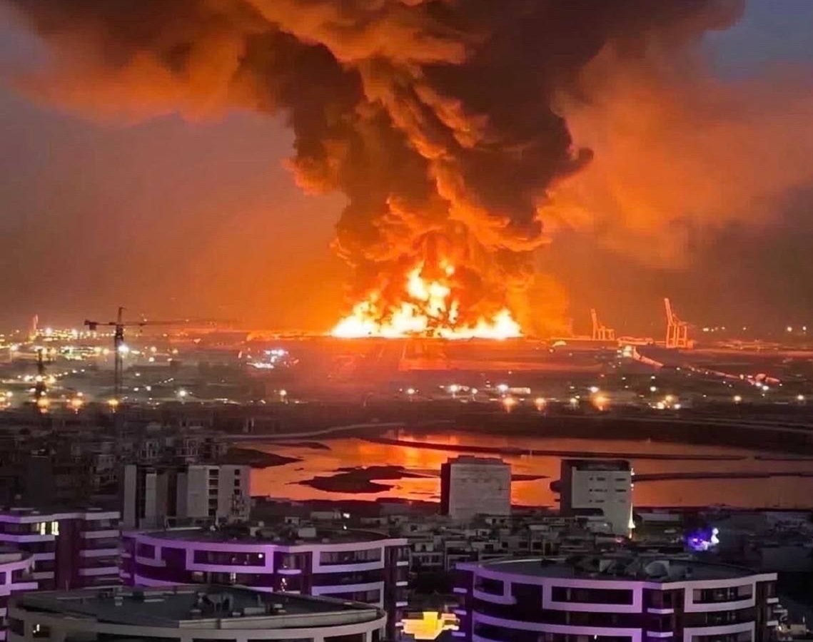 حمله اسرائیل و آمریکا به ایران/ رهبر انقلاب به شهادت رسیدند/ شهادت تعدادی از فرماندهان نظامی ایران/ سنتکام: در حملات ایران ۳ نظامی آمریکایی کشته و ۵ نفر دیگر مجروح شدند/ تایید خبر شهادت دختر، داماد، نوه و عروس رهبری/ قالیباف: برای بعد از شهادت امام خامنهای برنامهریزی شده است/ آیتالله اعرافی به عنوان عضو فقیه شورای نگهبان در شورای موقت رهبری، انتخاب شدند حمله اسرائیل و آمریکا به ایران/ رهبر انقلاب به شهادت رسیدند/ شهادت تعدادی از فرماندهان نظامی ایران/ سنتکام: در حملات ایران ۳ نظامی آمریکایی کشته و ۵ نفر دیگر مجروح شدند/ تایید خبر شهادت دختر، داماد، نوه و عروس رهبری/ قالیباف: برای بعد از شهادت امام خامنهای برنامهریزی شده است/ آیتالله اعرافی به عنوان عضو فقیه شورای نگهبان در شورای موقت رهبری، انتخاب شدند