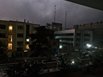 با توجه به شروع بارندگی، این ترکیبات می‌توانند به سطح زمین و خاک منتقل شوند، بنابراین از تماس با آنها اجتناب شود/ در صورت بروز علائمی مانند سوزش شدید مجاری تنفسی یا تاری دید شدید، به مراکز درمانی مراجعه شود/ سطوح خارجی ساختمان‌ها و خودرو‌ها با فشار زیاد شست‌وشو داده شوند/ اورژانس تهران: استنشاق گاز‌های سمی بسیار خطرناک‌تر از بارش باران اسیدی است / از منزل خارج نشوید و داخل منزل بمانید