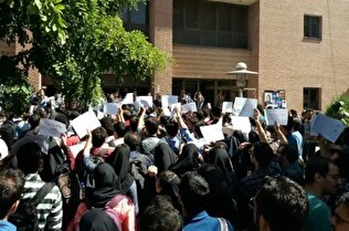 خبرگزاری دولت: امروز به مناسبت چهلم جان‌باختگان حوادث دی‌ماه در دانشگاه صنعتی شریف و صنعتی امیرکبیر تجمع‌هایی برگزار شد / در دانشگاه شریف برخی درگیری‌ها بین دانشجویان نیز گزارش شده