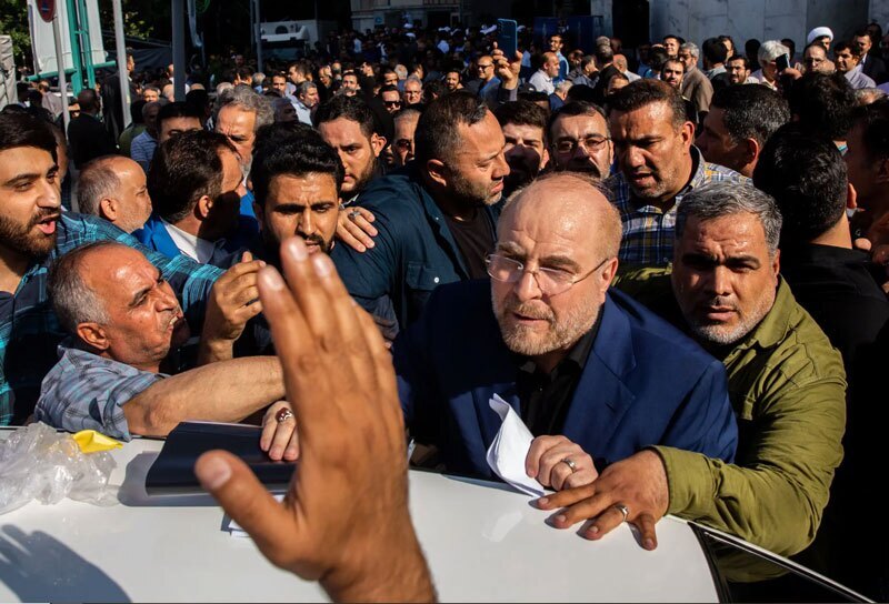 گزارش نیویورک تایمز از تدابیر آیت الله خامنه‌ای برای مقاومت در جنگ با آمریکا: تشکیل ۴ لایه جانشینی برای مقامات ارشد ایرانی