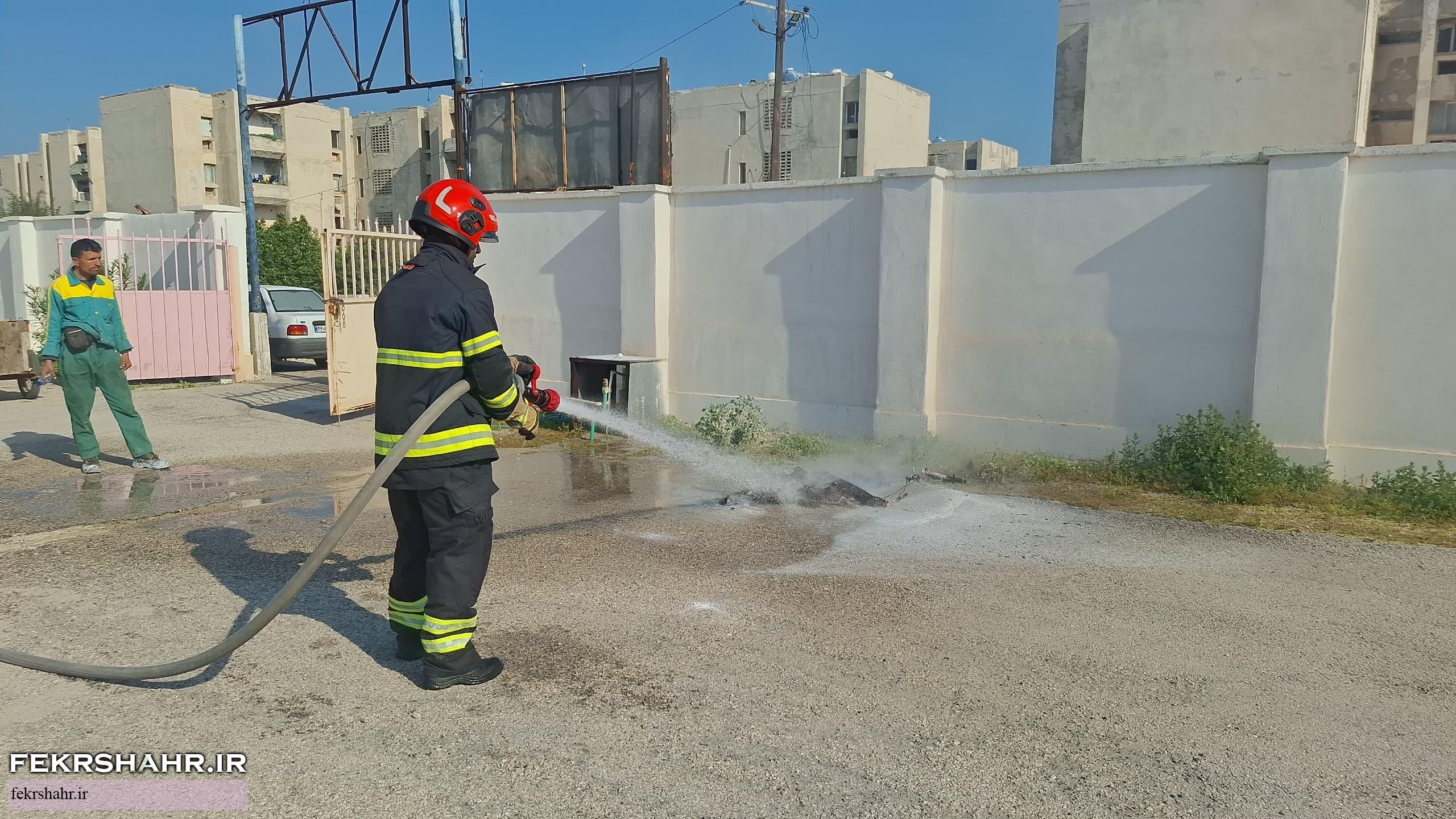 آموزش ایمنی چهارشنبه‌سوری در دبستان شهید رزمجو خارگ