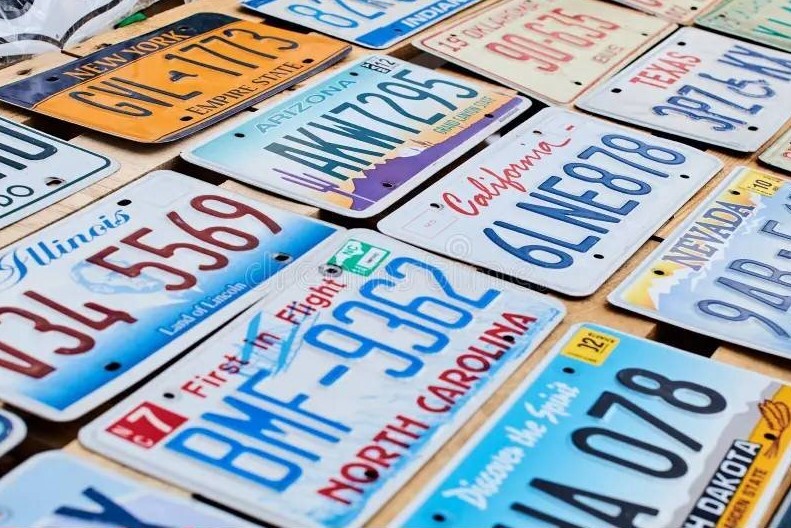 پلاک خودرو‌ها در آمریکا چه شکلی است؟ + تصویر