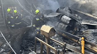 سقوط بالگرد ارتش در میدان میوه و تره بار شهر درچه اصفهان/ شهادت خلبان و کمک خلبان و ۲ غرفه دار + عکس و فیلم