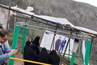 ببینید/ حضور خانواده مرحوم رئیسی در محل سقوط بالگرد