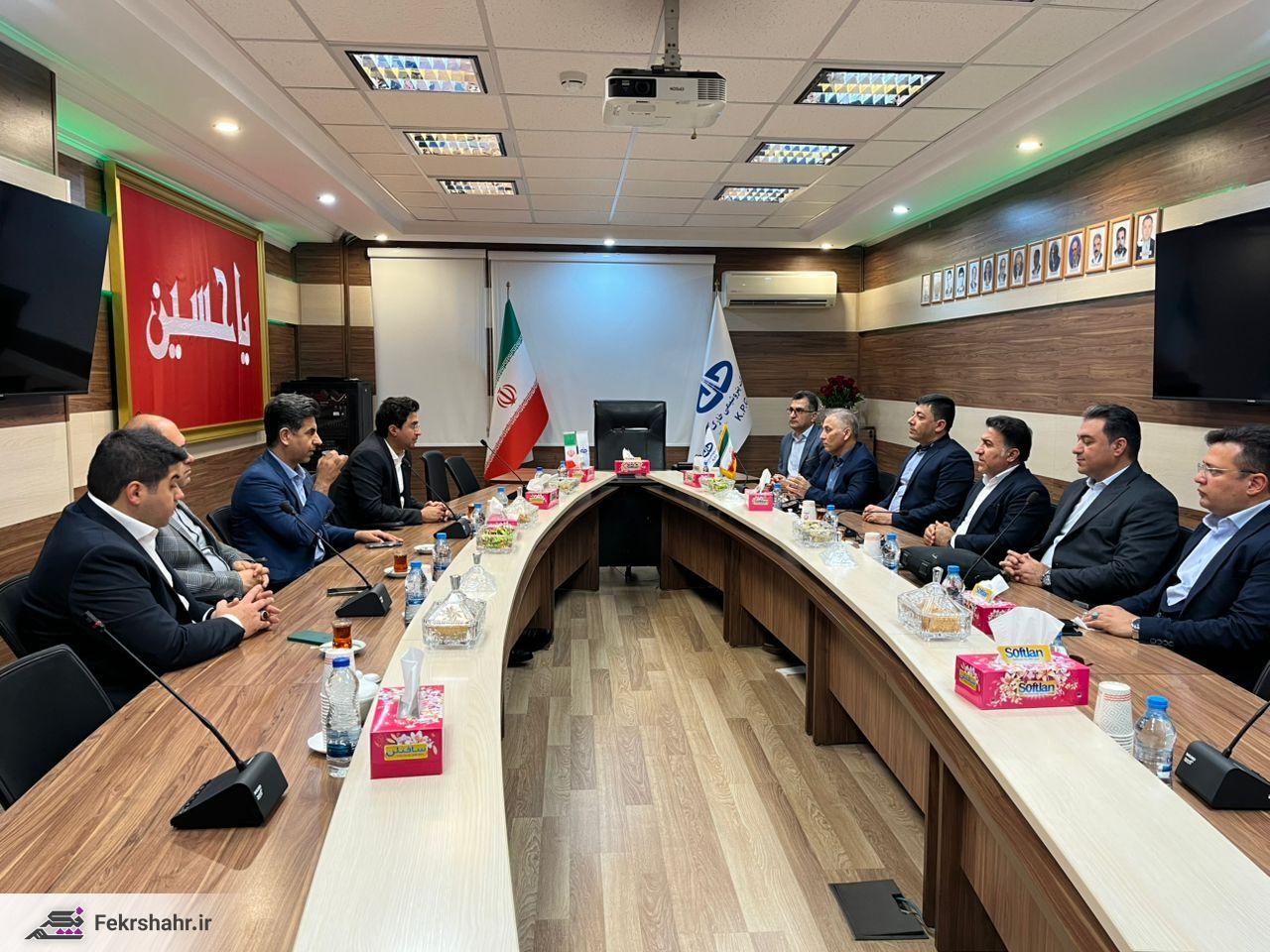نشستی بین اعضای شورا، شهردار و پرسنل شهرداری خارگ با مدیرعامل پتروشیمی + عکس
