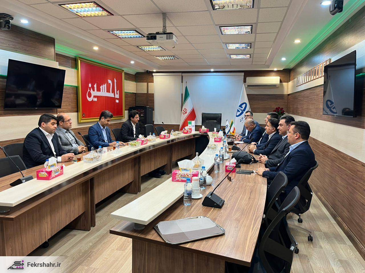 نشستی بین اعضای شورا، شهردار و پرسنل شهرداری خارگ با مدیرعامل پتروشیمی + عکس