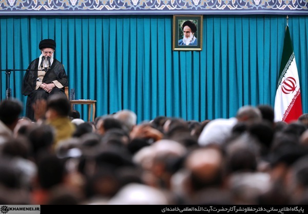آیت الله خامنه‌ای: ایمنی کارگران باید تامین شود/ تعطیل کارخانه‌ها یک حرکت خائنانه بود/ممنوعیت ورود محصولات دارای مشابه داخلی نباید برداشته شود / اگر جوان ایرانی میتواند آن جور موشکی تولید کند، آن جور سلاحی تولید کند، آن جور محصولی تولید کند، خب میتواند خودرویی هم تولید کند که مصرفش کمتر باشد، تولیدش بهتر باشد/ ذهن‌ها نباید از مسئله فلسطین منصرف بشود