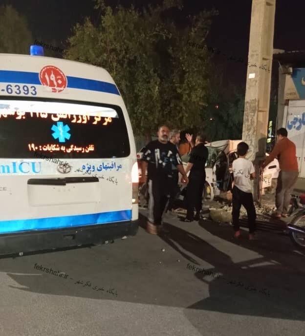 برخورد زانتیا با تیر چراغ برق در شهر برازجان قربانی گرفت + عکس