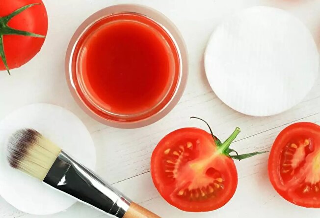 چگونه از گوجه‌فرنگی در روتین مراقبت از پوست صورت استفاده کنیم؟