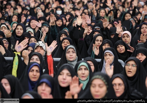 رهبر انقلاب در دیدار با جمعی از معلمان: آموزش و پرورش یک نهاد حکومتی است؛ اینکه در گوشه و کنار زمزمه‌ای بوجود بیاید که بخش‌هایی از آموزش و پرورش را بسپاریم به این و آن، یعنی یک ملوک‌الطوایفی درست کنیم، اصلا معنی ندارد/ ترامپ گفت که می‌خواهد از قدرت برای صلح استفاده کند؛ دروغ گفت/ الگوی ترامپ برای کشور‌های عربی یقیناً شکست‌خورده است