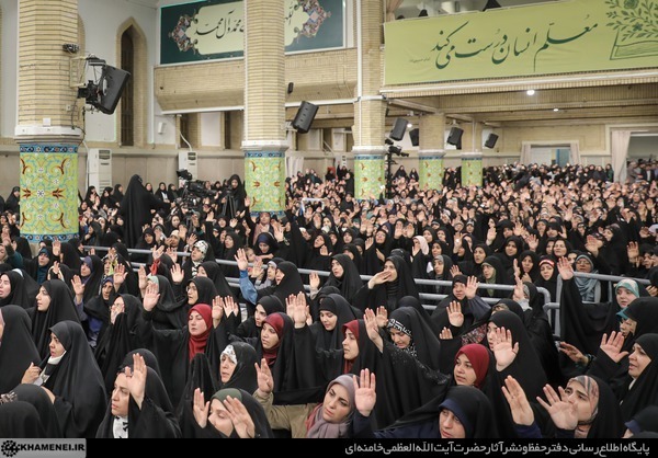 رهبر انقلاب در دیدار با جمعی از معلمان: آموزش و پرورش یک نهاد حکومتی است؛ اینکه در گوشه و کنار زمزمه‌ای بوجود بیاید که بخش‌هایی از آموزش و پرورش را بسپاریم به این و آن، یعنی یک ملوک‌الطوایفی درست کنیم، اصلا معنی ندارد/ ترامپ گفت که می‌خواهد از قدرت برای صلح استفاده کند؛ دروغ گفت/ الگوی ترامپ برای کشور‌های عربی یقیناً شکست‌خورده است
