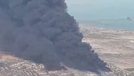 ببینید / آتش سوزی ناشی از انفجار امروز اسکله بندر عباس از نمای هوایی