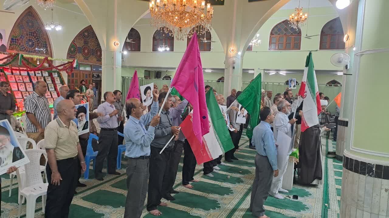 قرائت سوره فتح برای پیروزی رزمندگان اسلام در بوشهر + عکس