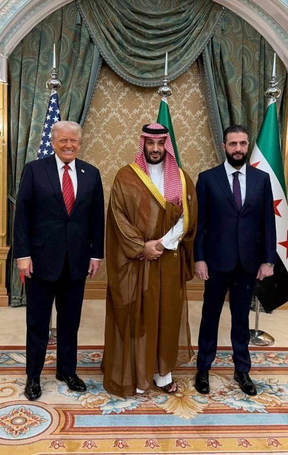 ترامپ دستور رفع تحریم سوریه را امضا کرد / پایان تحریم بعد از ۲۱ سال