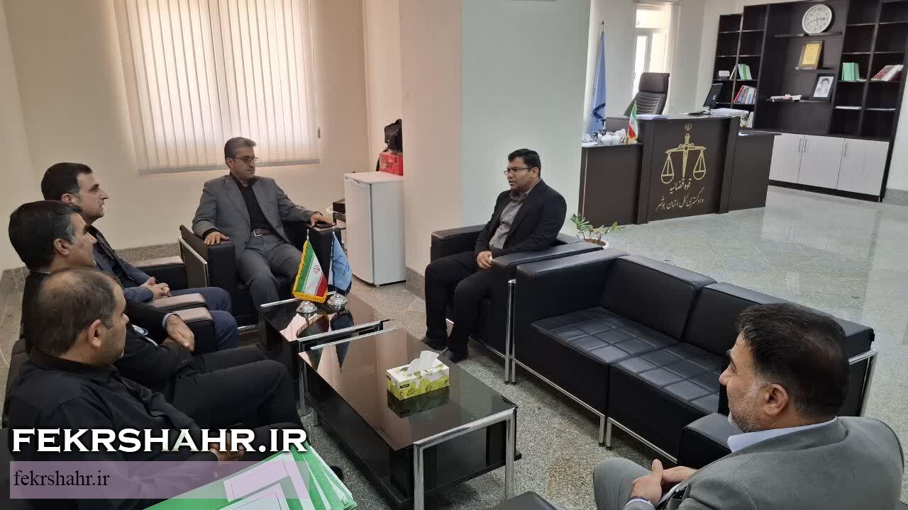 در آستانه هفته قوه قضائیه، شهردار در معیت بخشدار ویژه خارگ و رئیس شورای اسلامی شهر خارگ با رئیس دادگاه عمومی بخش خارگ دیدار و گفت‌وگویی صمیمانه داشتند
