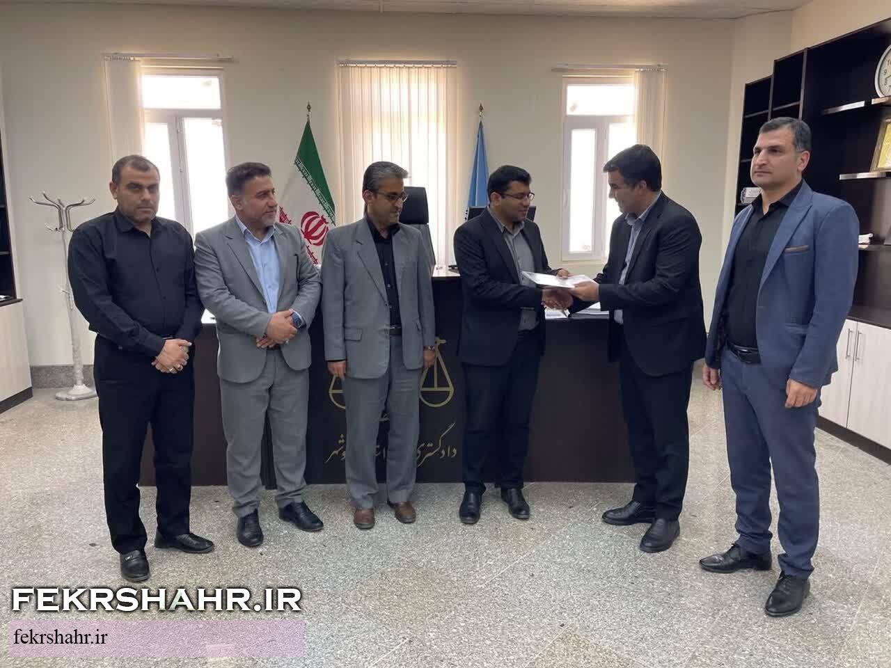 در آستانه هفته قوه قضائیه، شهردار در معیت بخشدار ویژه خارگ و رئیس شورای اسلامی شهر خارگ با رئیس دادگاه عمومی بخش خارگ دیدار و گفت‌وگویی صمیمانه داشتند