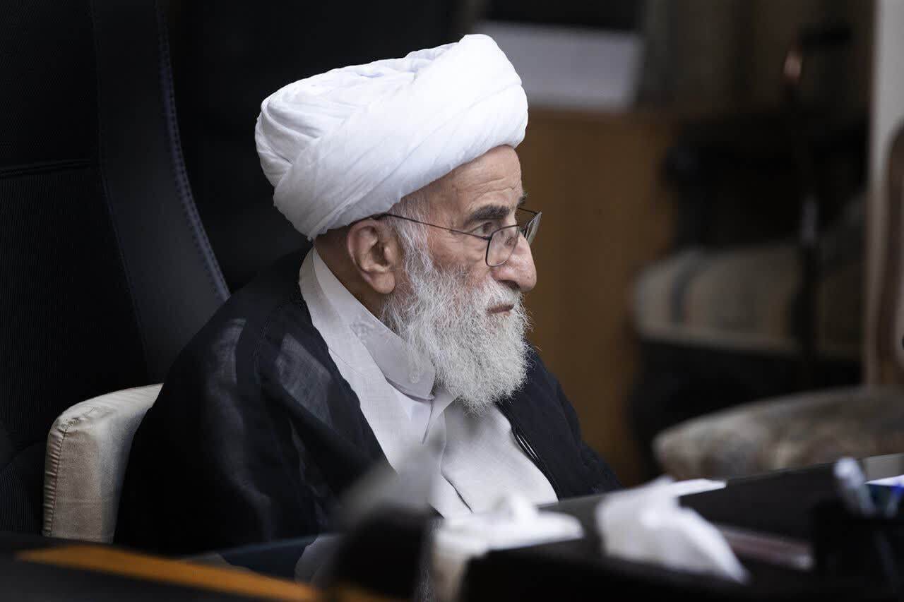 ابقای آیت الله جنتی ۹۹ ساله در سمت دبیر شورای نگهبان + تصاویر