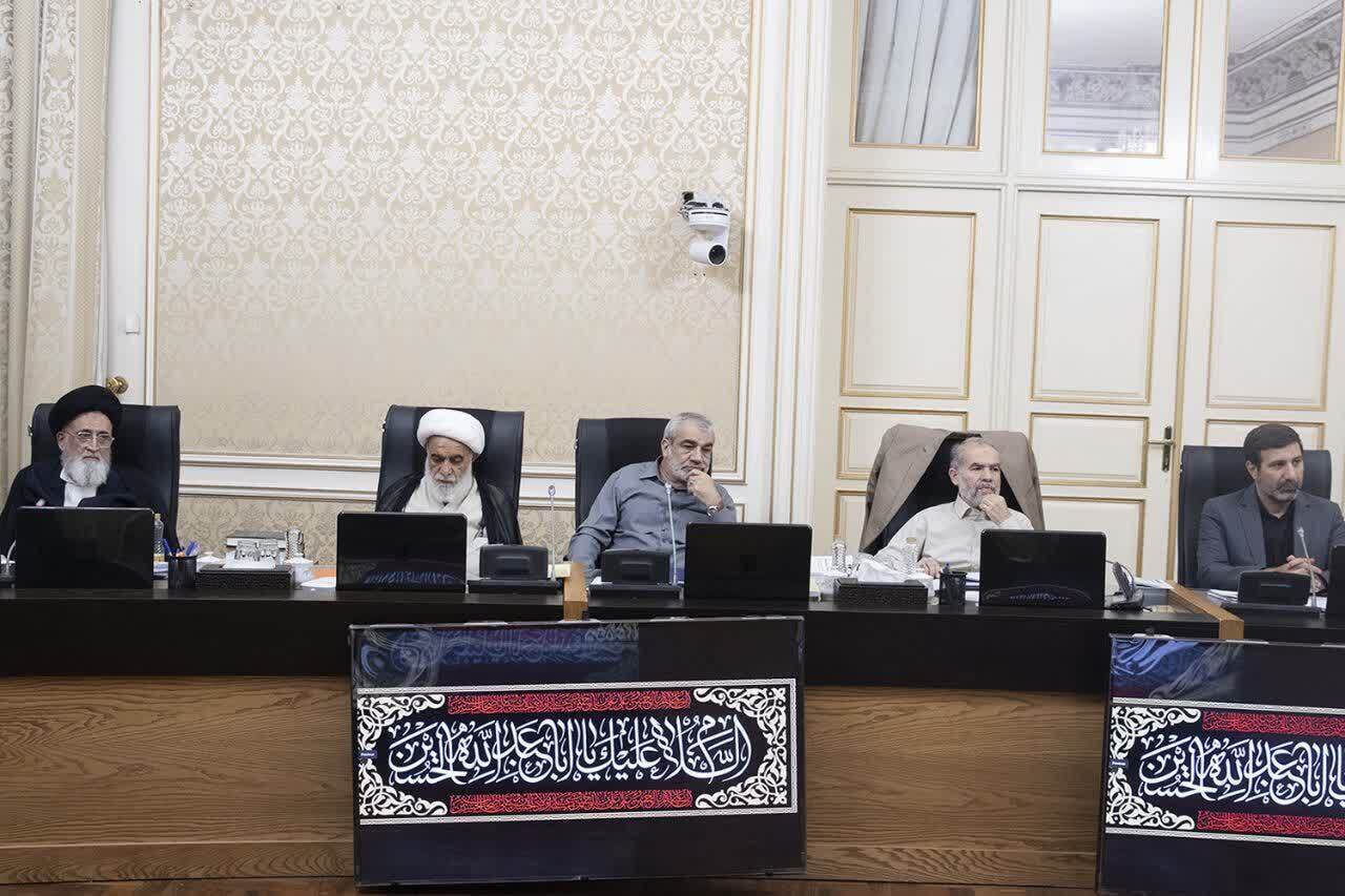 ابقای آیت الله جنتی ۹۹ ساله در سمت دبیر شورای نگهبان + تصاویر