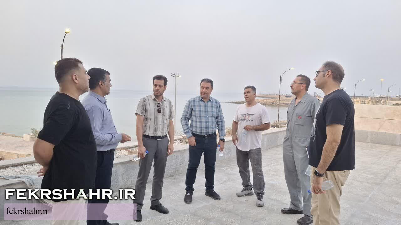 بازدید شهردار و تیم اجرایی شهرداری خارگ از پروژه شهر بازی مسقف و بررسی نقشه‌های اجرایی جانمایی وسایل بازی