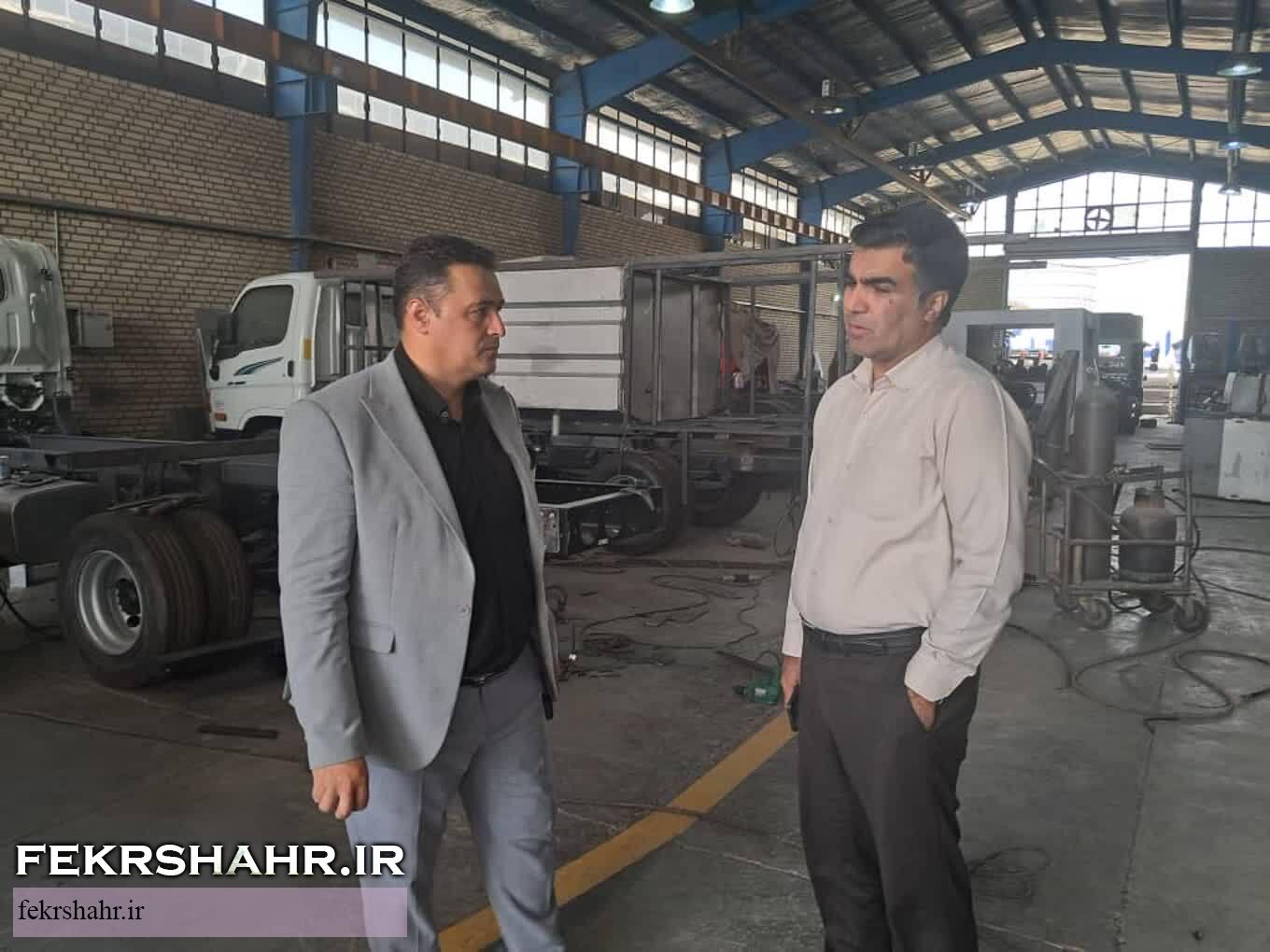 بازدید شهردار خارگ از کارخانه تولیدکننده ماشین‌آلات خدمات شهری با هدف تجهیز و به‌روزرسانی ناوگان شهرداری