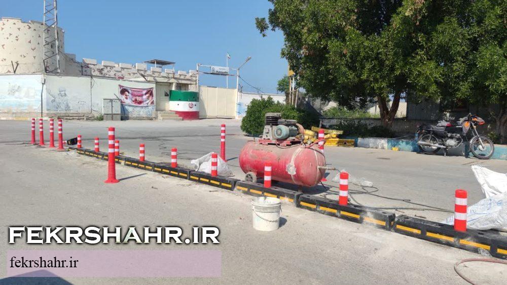 تعمیرات و رنگ‌آمیزی سازه های موجود در‌ پارک‌های شهر توسط کارکنان پرتلاش واحد تأسیسات شهرداری خارگ